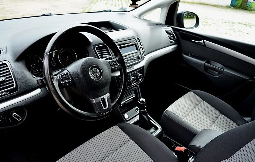 Volkswagen Sharan cena 44900 przebieg: 203000, rok produkcji 2013 z Niemodlin małe 232